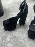 ⁦נעל עקב ורסצ’ה⁩ – תמונה ⁦2⁩