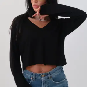 טי-שרט וי פשתן בטן