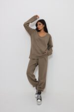 ⁦חליפה קובי וי⁩ – תמונה ⁦2⁩