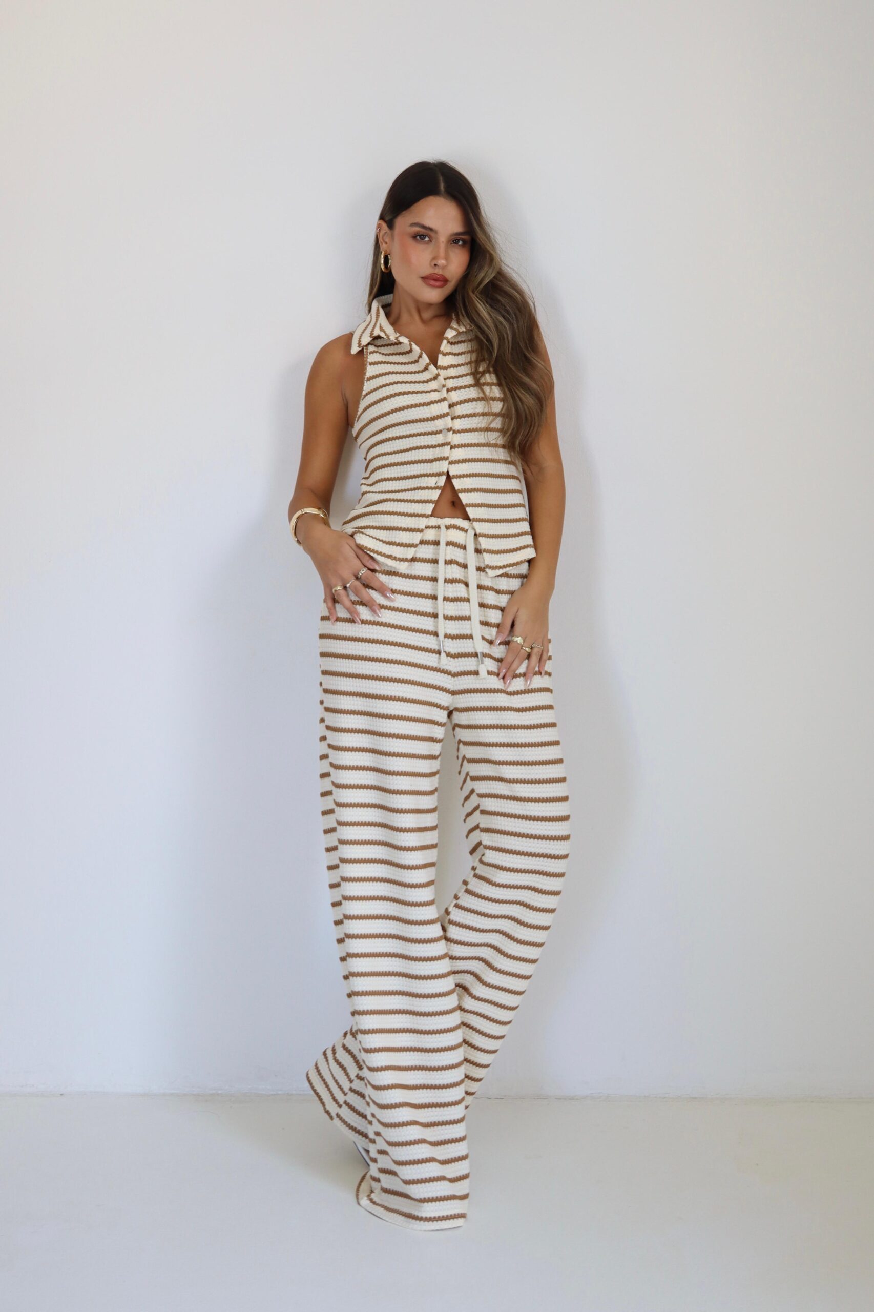 ea317111-54e1-4b54-b5dd-99ec0d0e8657 חליפה וסט פסים – תמונה 1