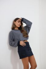 ⁦חליפה חצאית פסים⁩ – תמונה ⁦2⁩