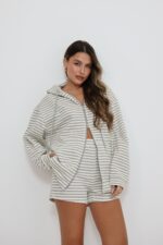 ⁦חליפה שורט פסים רוכסן⁩ – תמונה ⁦3⁩