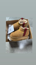 ⁦נעל  אגג  מגף גבוה ugg עם פס⁩ – תמונה ⁦5⁩