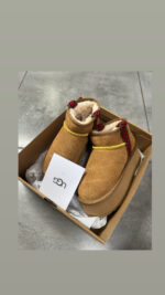 ⁦נעל  אגג  מגף גבוה ugg עם פס⁩ – תמונה ⁦4⁩