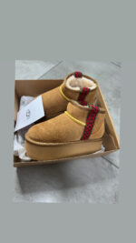 ⁦נעל  אגג  מגף גבוה ugg עם פס⁩ – תמונה ⁦7⁩