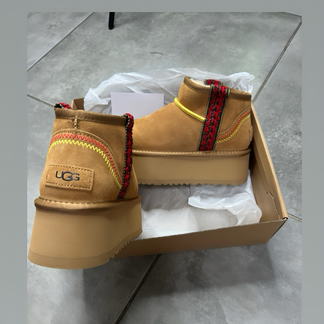 IMG_1571 נעל אגג מגף גבוה ugg עם פס – תמונה 1