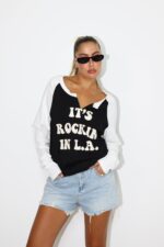 ⁦חולצה וי הדפס⁩ – תמונה ⁦3⁩