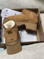 ⁦נעל  אגג  מגף גבוה עם עקב ugg⁩ – תמונה ⁦2⁩
