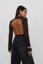 בגד גוף גב פתוח