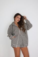 ⁦חליפה שורט פסים רוכסן⁩ – תמונה ⁦2⁩