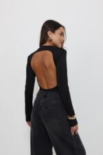 בגד גוף גב פתוח