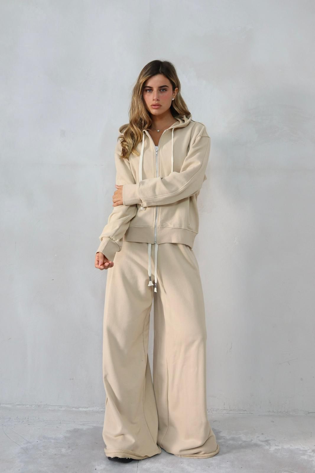 880da1f3-c196-4941-9c31-5892d437fd71 חליפה קפוצון ריץ רץ – תמונה 1