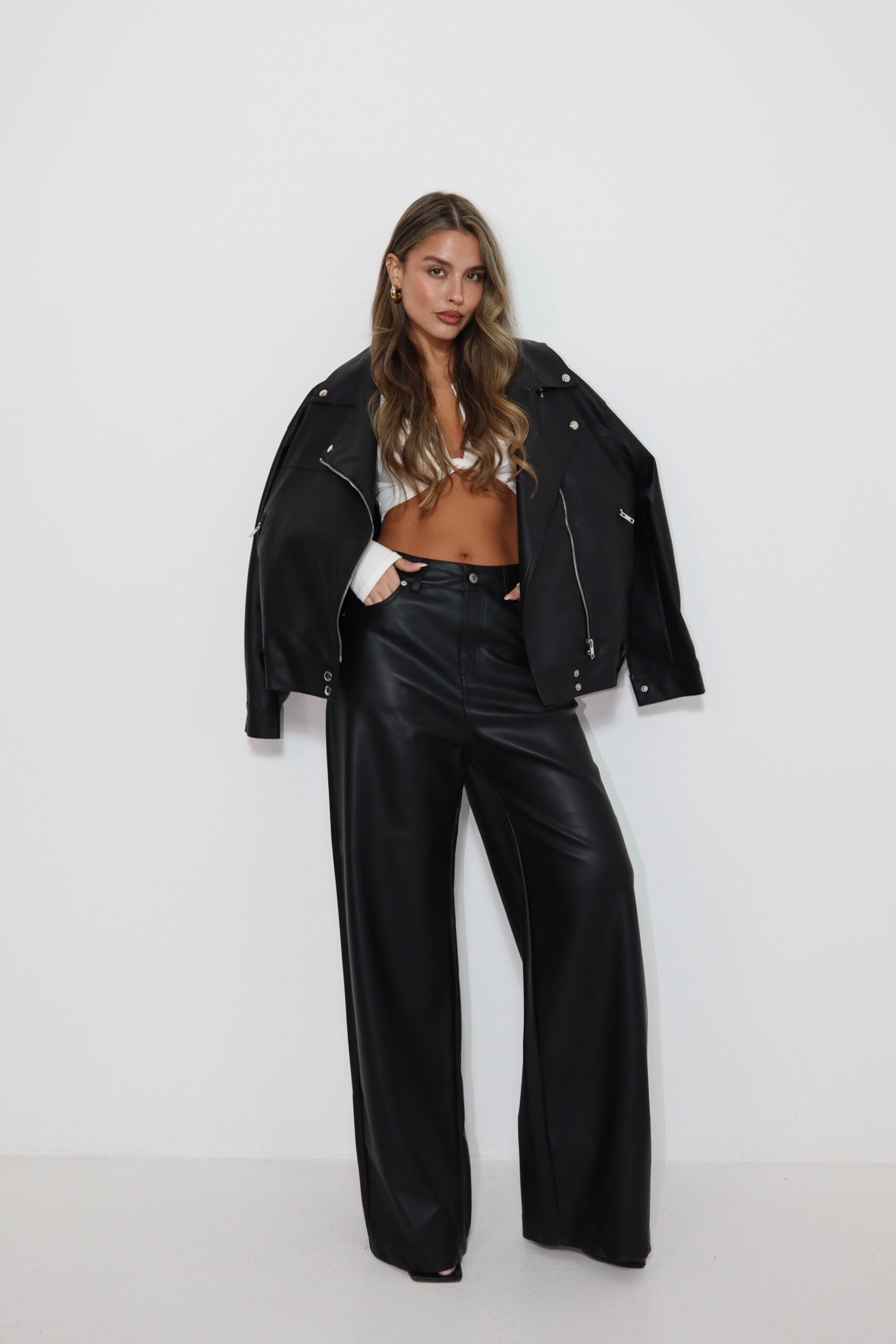 9283a2e8-6bde-4af8-9007-ff12286c270a מכנס עור שחור – תמונה 1