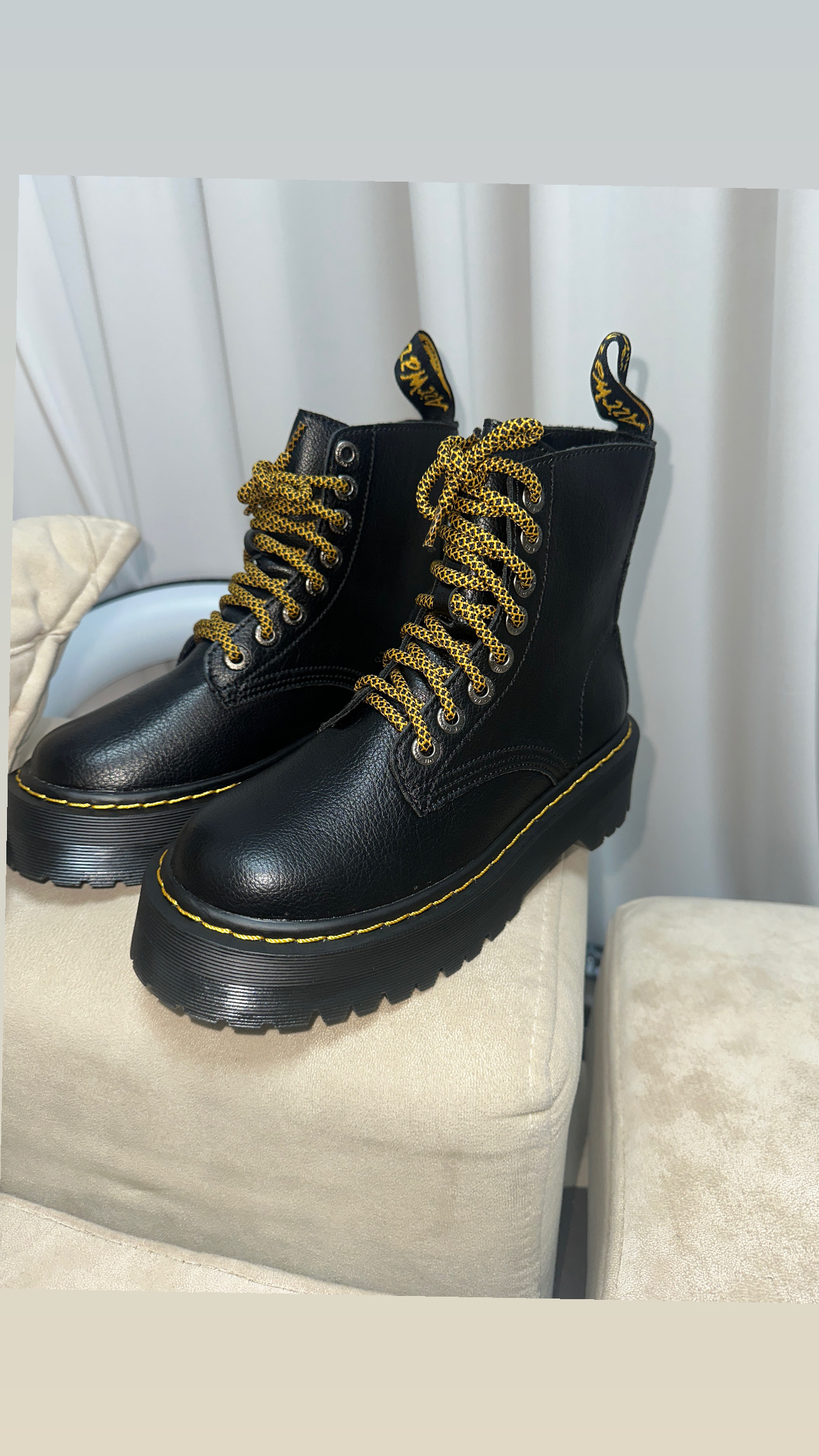 9A2CE829-0F43-49DE-80FD-0865D979A0A3 מגף ד"ר מרטין – תמונה 1