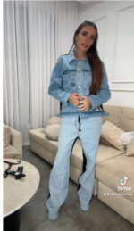 חליפה ג׳ינס ג׳קט ג׳ינס ומכנס ג׳ינס עם פוטר מאחורה