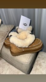 ⁦מגף האג קצר עם תיפורים אינדיאני⁩ – תמונה ⁦2⁩