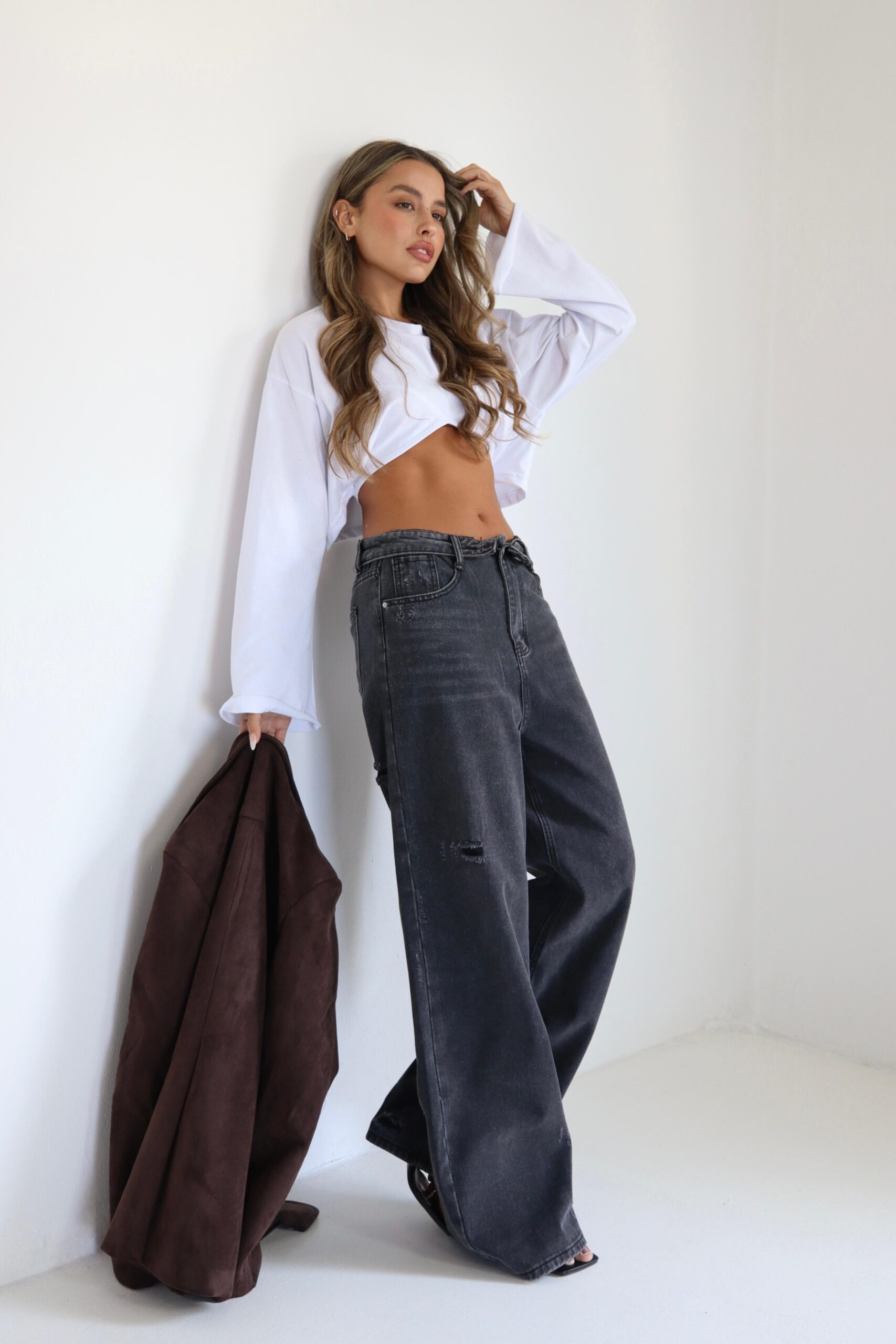 2dc331e5-469f-42d7-8fbf-6719a21db285 ג׳ינס קיפול שחור – תמונה 1