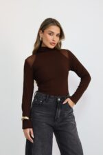 חולצה רזיל בכתף