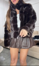 ⁦גקט פרווה  קפוצון  חום כהה⁩ – תמונה ⁦2⁩