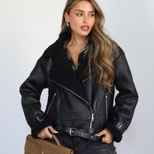 גקט עור צמר שחורה