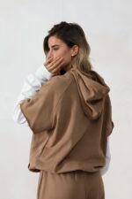 ⁦חליפה שילוב פוטר קפוצ׳ון⁩ – תמונה ⁦3⁩