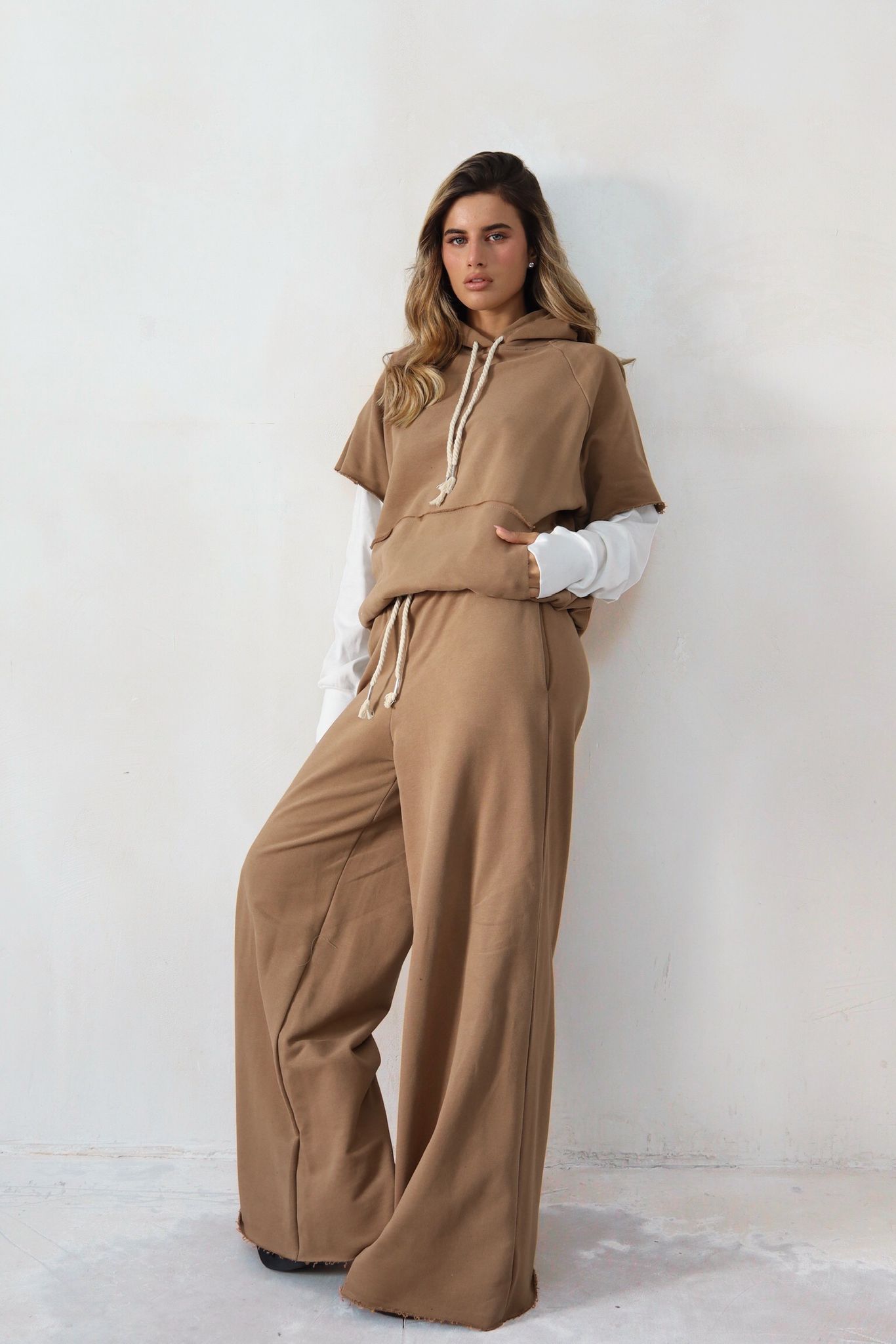 e955b5ba-0dd4-4ab9-83fa-223e7d156a6d חליפה שילוב פוטר קפוצ׳ון – תמונה 1