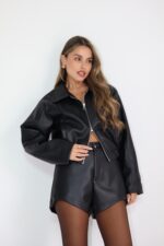 חליפה עור קצר