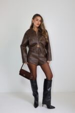 ⁦חליפה עור נוגה⁩ – תמונה ⁦2⁩