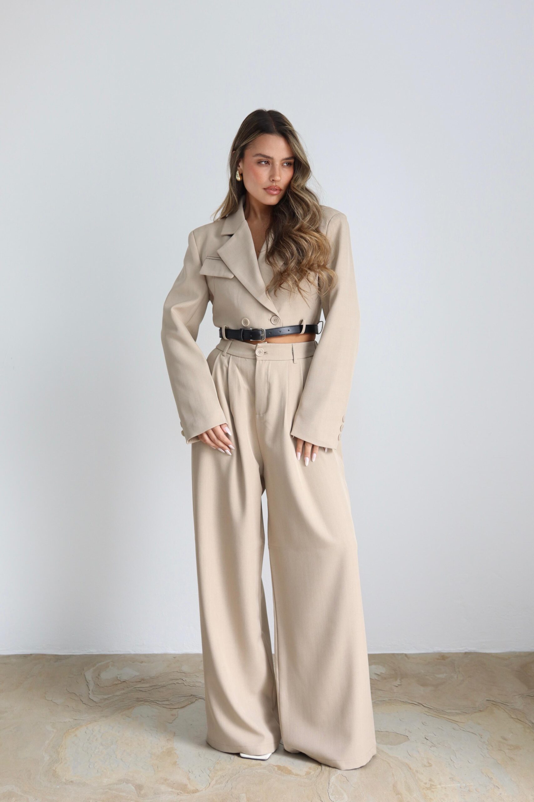 8377e74c-45f1-4157-be5f-bd23fda723f2 חליפה גקט – תמונה 1