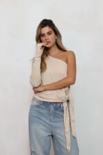 חולצה כתף קשירה