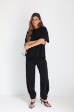 ⁦חליפה גומי במכנס טישרט⁩ – תמונה ⁦3⁩