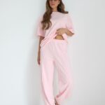 חליפה גומי במכנס טישרט