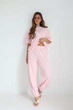 חליפה גומי במכנס טישרט